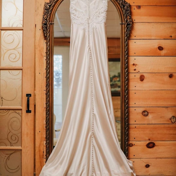 Justin Alexander Wedding Dress - Picture 2 of 3